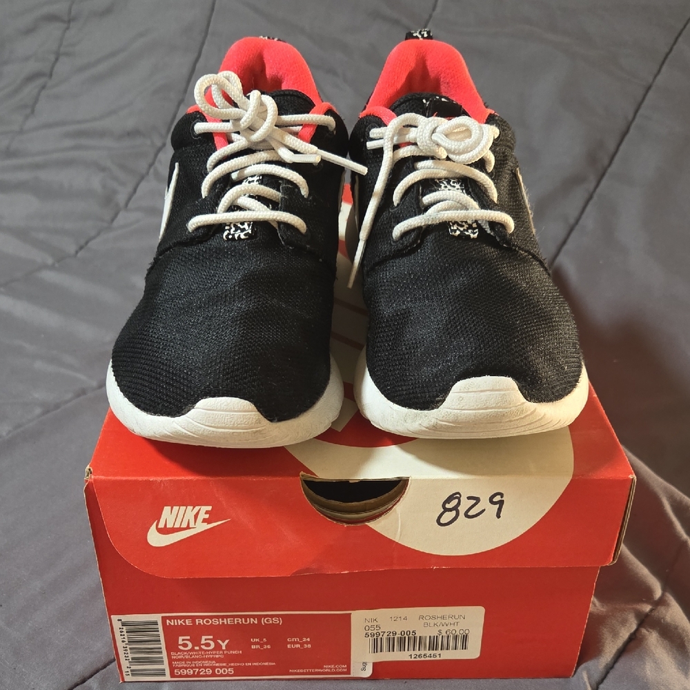 Nike ROSHERUN Black/white-Hyper Punch Highlights